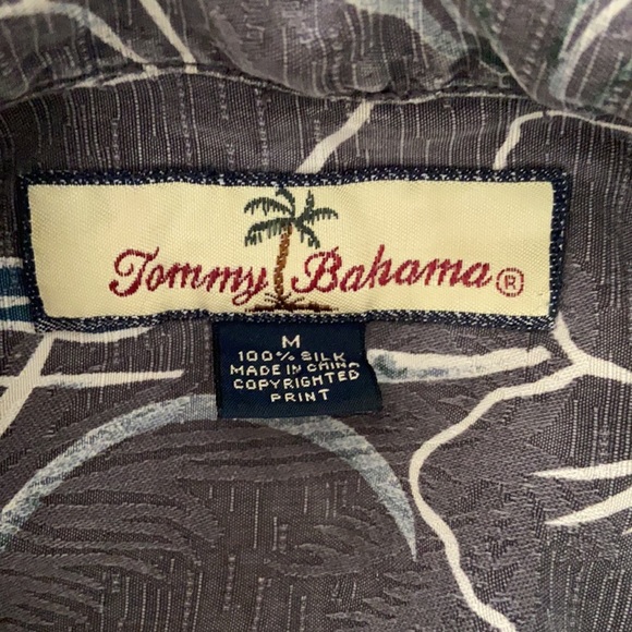 Hawaiian elegant shirt frim Tommy Bahama 100% silk - Picture 2 of 2